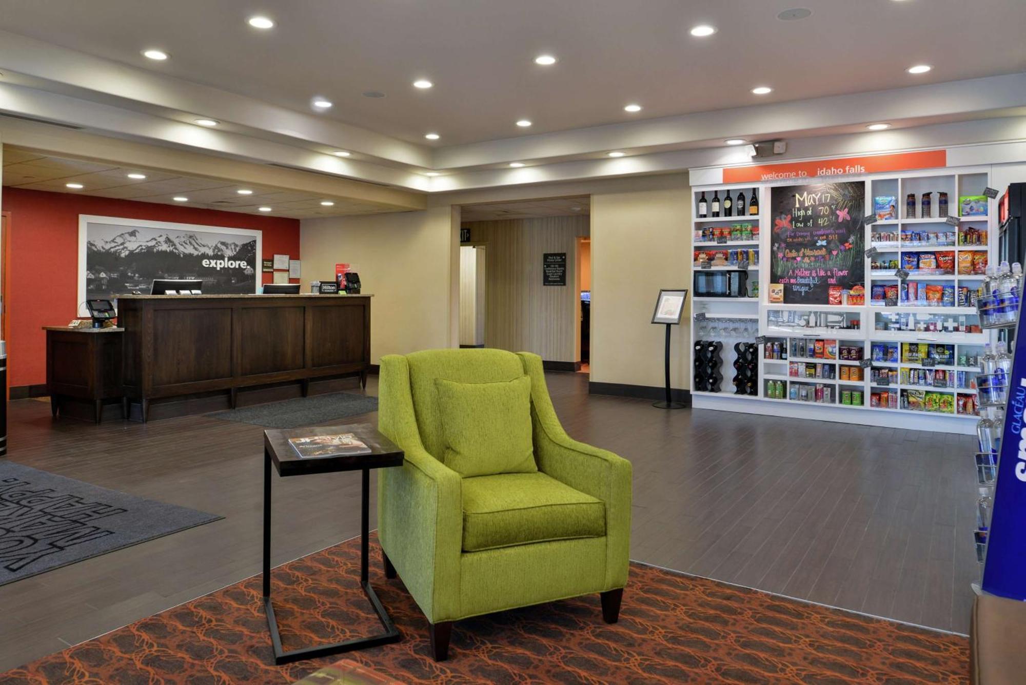 Hampton Inn Idaho Falls / Airport Exterior photo